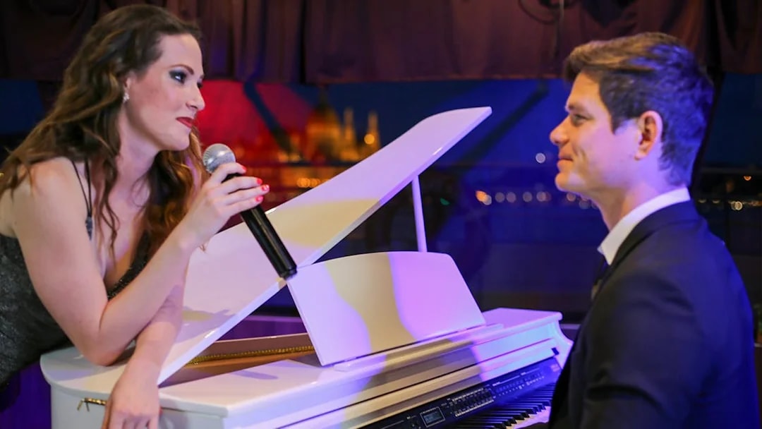 Pianist and singer performing on Budapest dinner cruise.