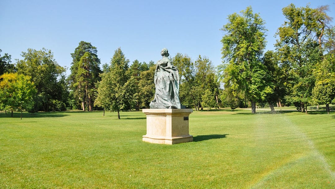 Statue of Empress Sisi in Gödöllő Palace gardens, Budapest tour.