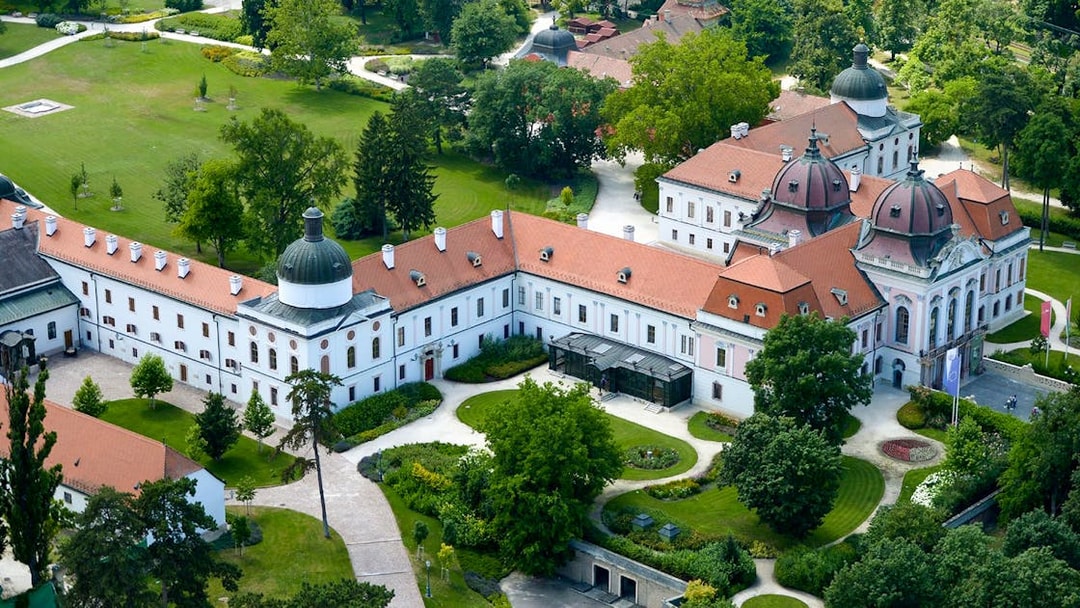 Aerial view of Gödöllő Palace in Budapest, featuring gardens and historic architecture.