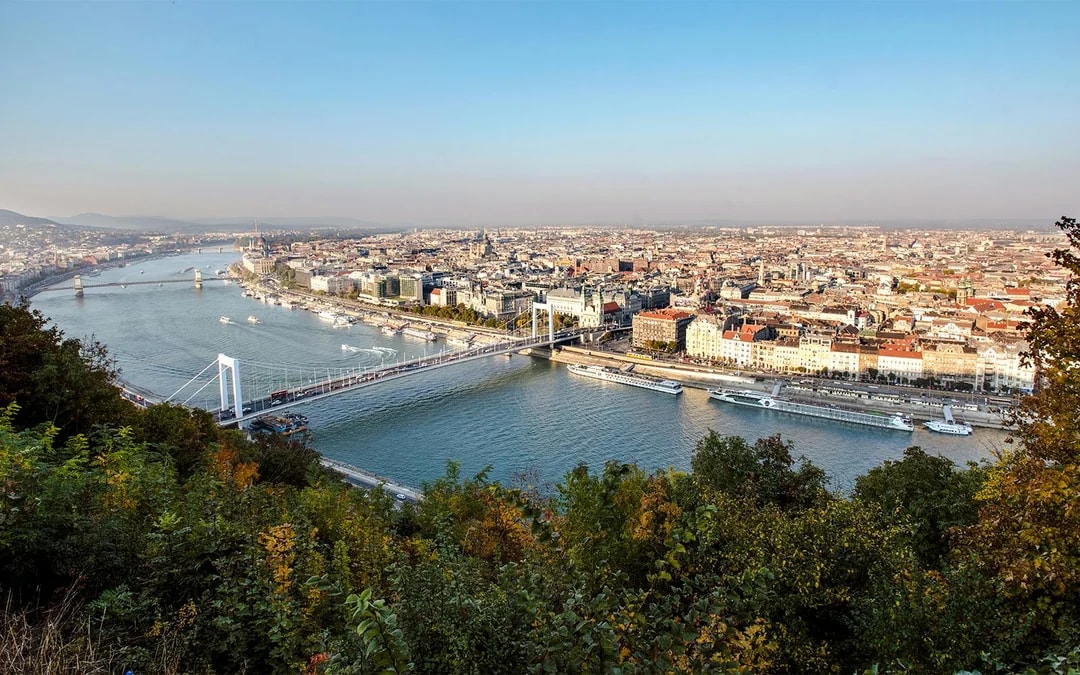 Budapest: Grand City Tour with Parliament Visit Image 7