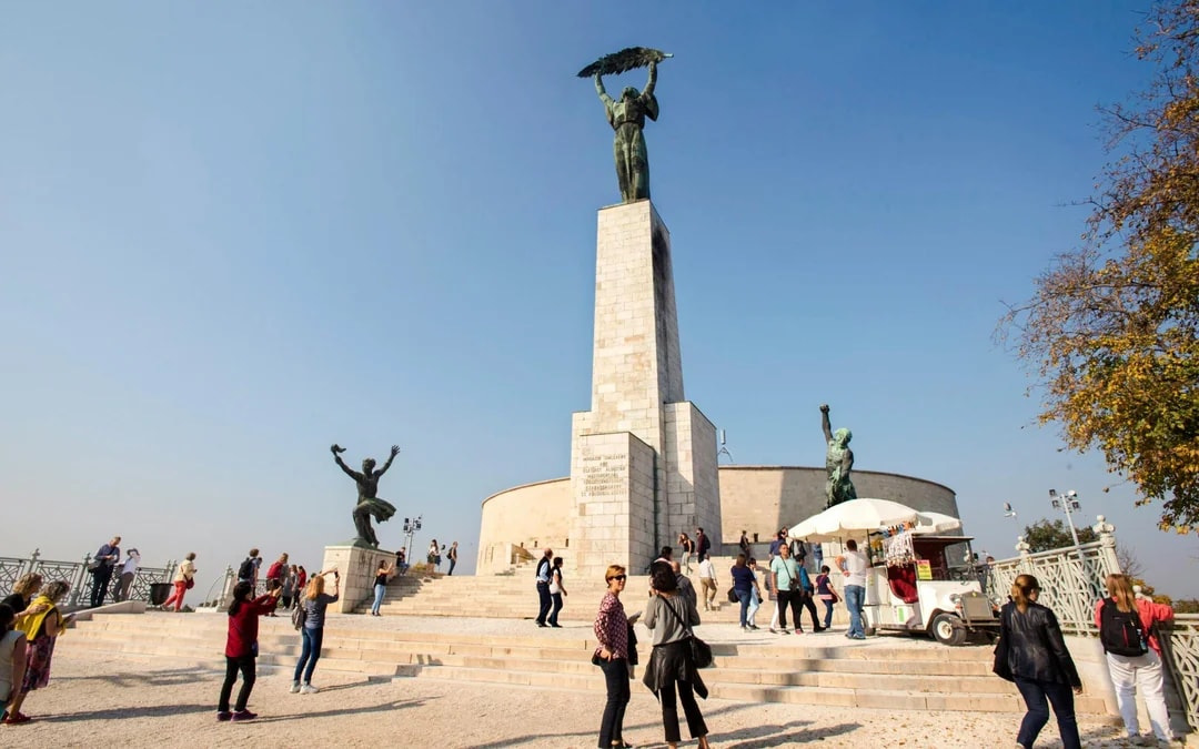 Budapest: Grand City Tour with Parliament Visit Image 2