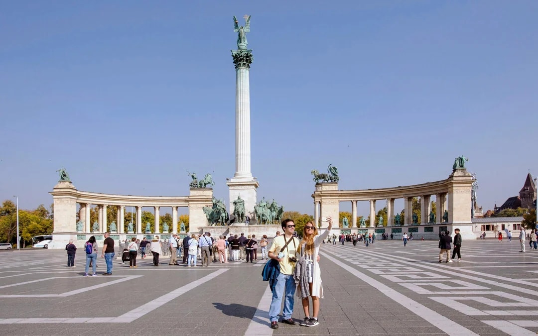 Budapest: Grand City Tour with Parliament Visit Image 4