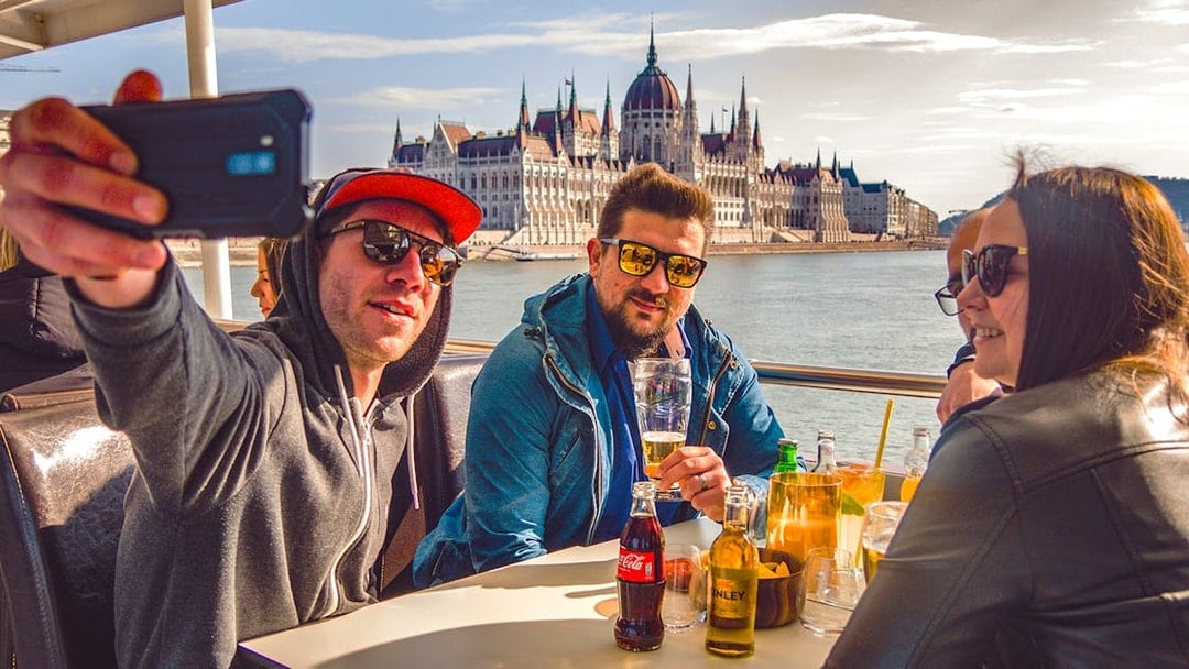 Budapest Danube River Party Boat Cruise with Unlimited Drinks