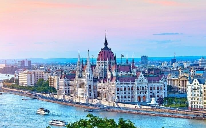 Budapest Self-Guided Walking Tour on Mobile App Image 1