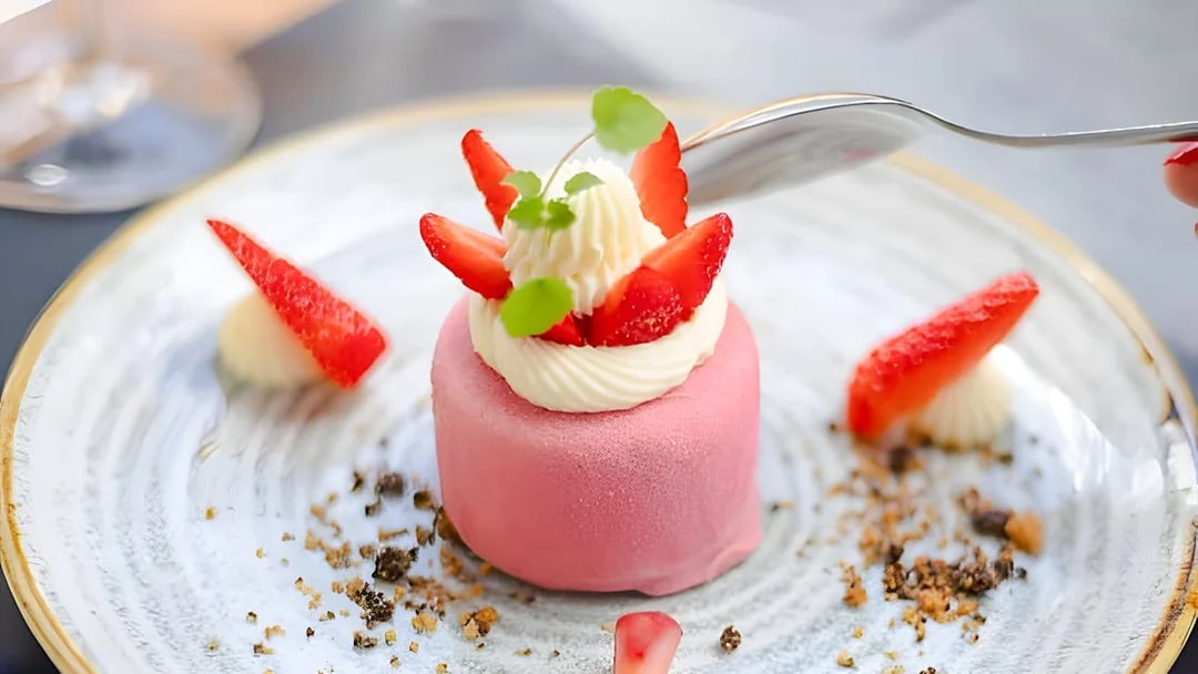 Dessert with strawberries and cream served on Bustronome Paris tour.