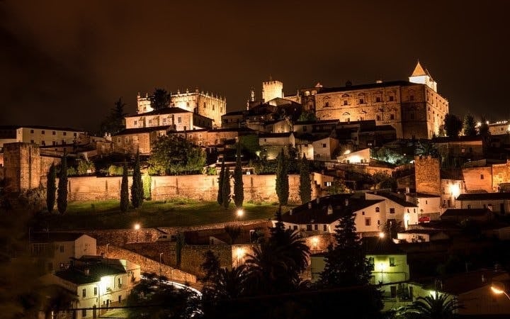 Cáceres Self-Guided Walking Tour on Mobile App Image 1