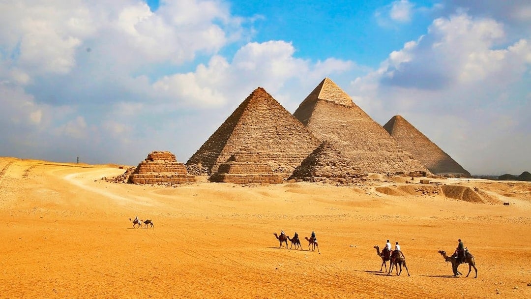 From Cairo: Half-Day Guided Tour of Giza Pyramids & Sphinx with Entry Tickets & Hotel Transfers