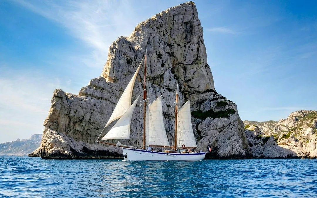 Calanques Exploration Sailing Cruise Image 1