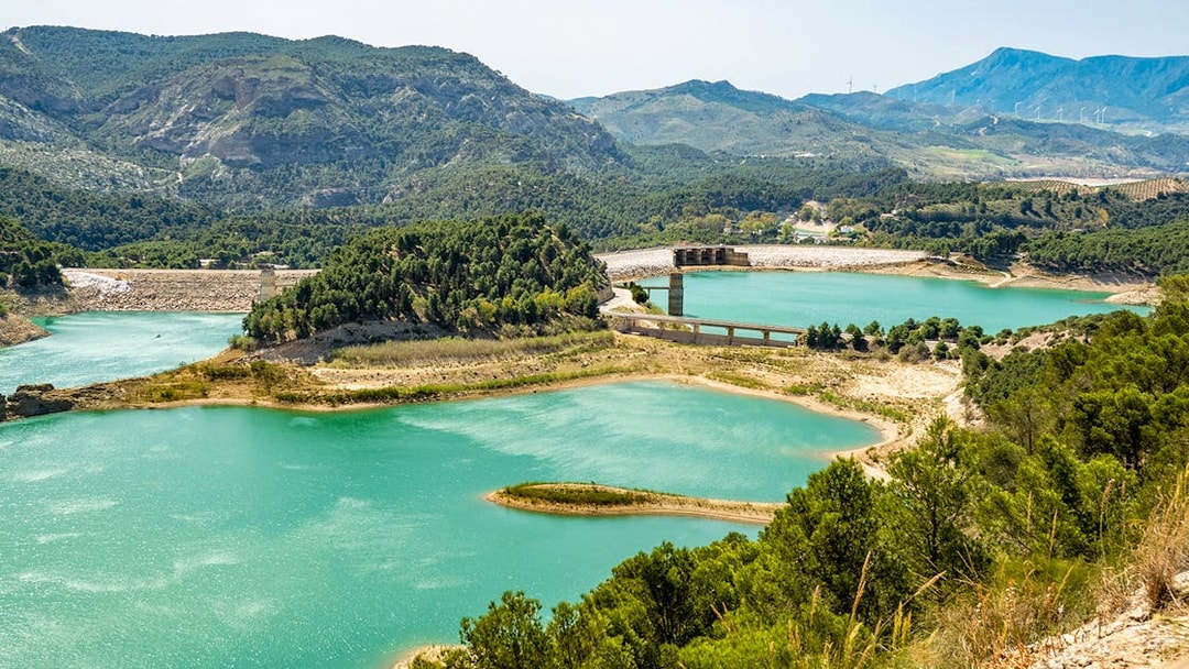 Caminito del Rey landscape with turquoise lakes and surrounding mountains in Málaga, Spain.