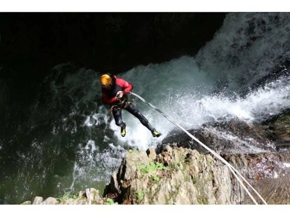 Canyoning beginner tour through the Alpenrosen Canyon