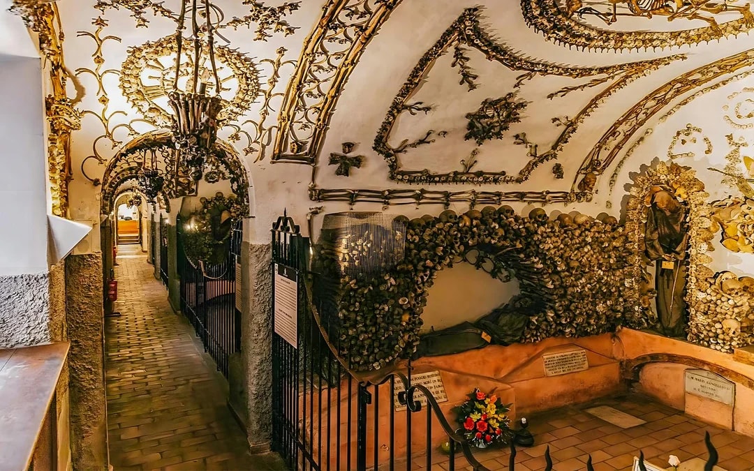 Capuchin Crypt & Roman Catacombs Guided Tour & Transfers Image 7