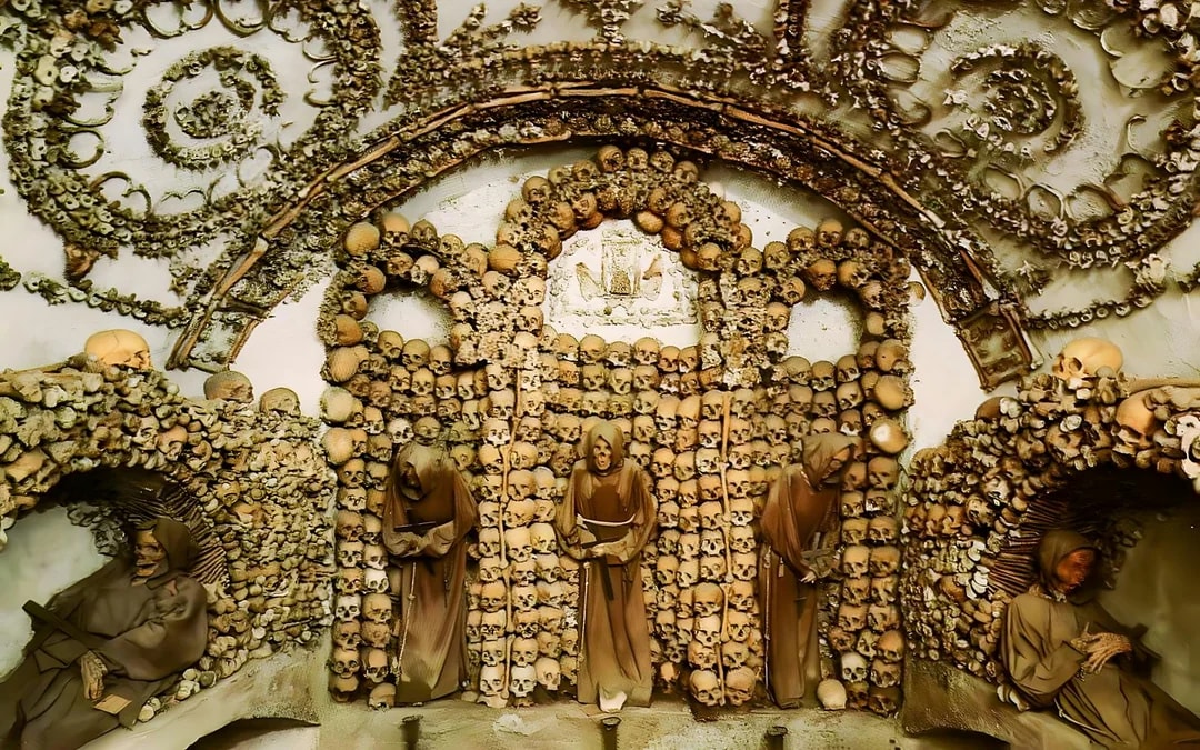 Capuchin Crypt & Roman Catacombs Guided Tour & Transfers Image 2