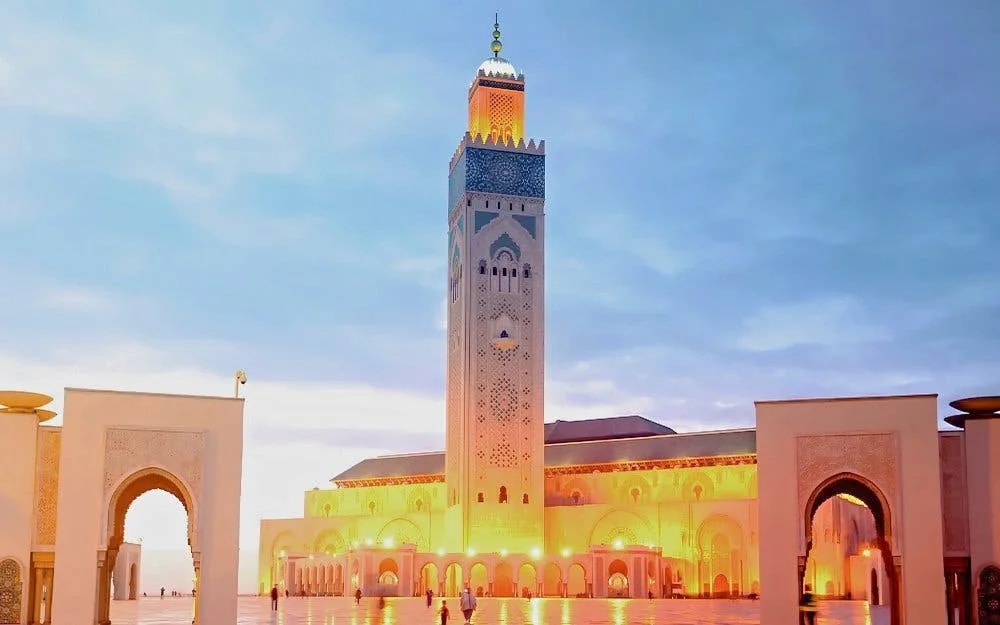 Casablanca City & Hassan II Mosque Night Tour with Traditional Moroccan Dinner Image 8