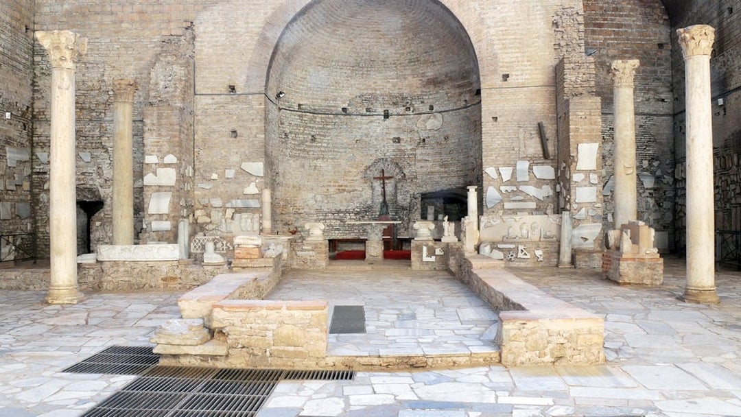 Catacombs of Domitilla interior with ancient columns and altar, Rome guided tour.