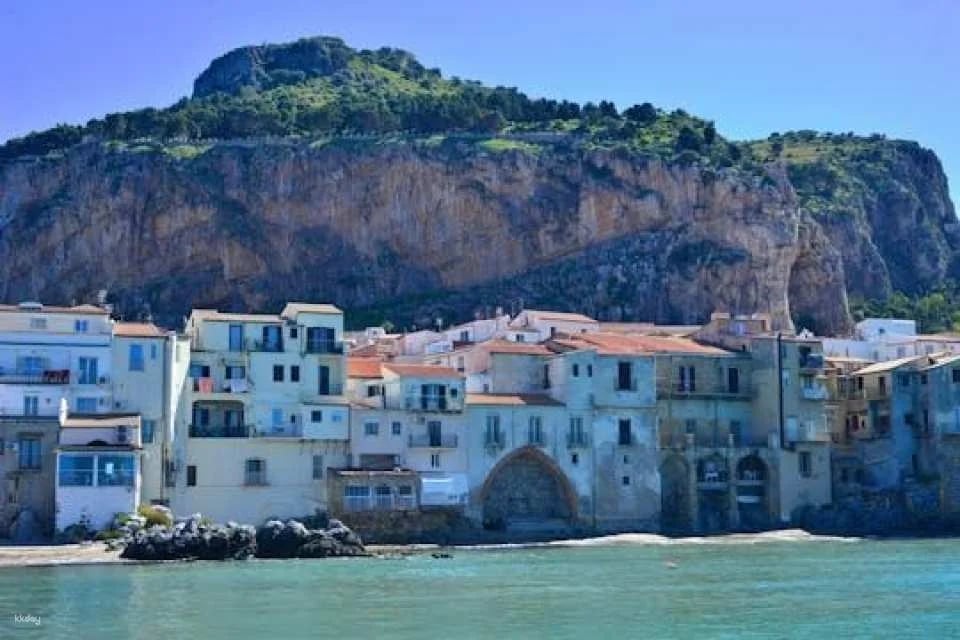 CefalĂą and Monreale tour from Palermo with optional boat trip