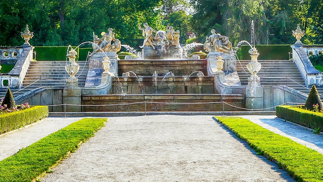 Fountain and sculptures in the garden of Český Krumlov Castle, Czech Republic.