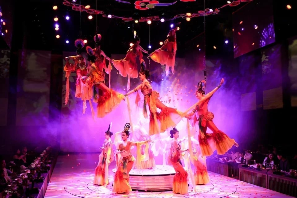 Chengdu Grand Tang Dynasty Feast Immersive Day (Dunhuang Flying Apsaras Performance + Imperial Delicacies Tasting + Hanfu Experience + Western Regions Whirlwind Dance Interaction + Travel Back to the Tang Dynasty Palace)
