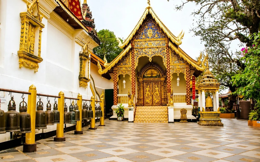 Chiang Mai Doi Suthep Temple and Wat Pha Lat Small-Group Guided Hike on Monk's Trail Image 4