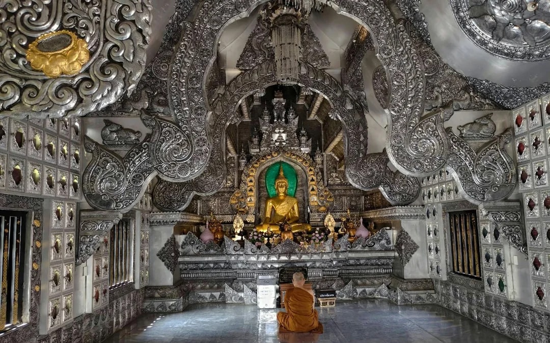 Chiang Mai Small-Group Cultural Tour: Karen Long Neck Village, Silver Temple, Wat Phra Singh & Wat Chedi Luang Image 8