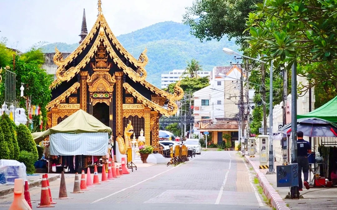 Chiang Mai Thai Costume Photoshoot at Wat Phra Singh Image 5