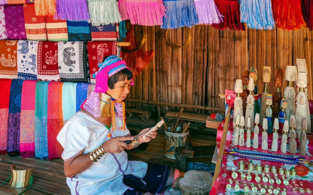 Chiang Rai Day Tour: White Temple, Blue Temple, Red Temple , Long Neck Village and Lalitta Café from Chiang Mai Image 7