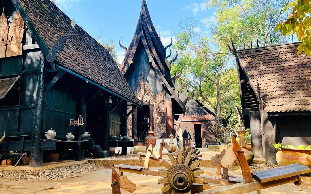 Chiang Rai Guided Tour: White Temple, Blue Temple & Black House Museum with Lunch & All Admissions Included Image 1