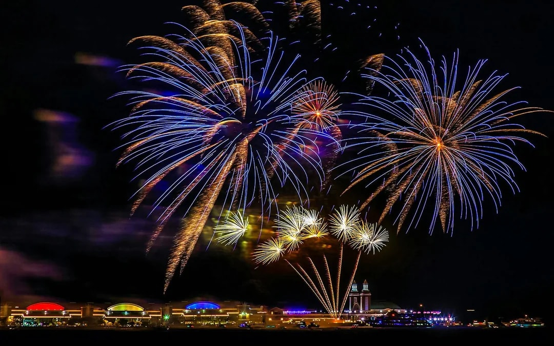 Chicago Architecture Fireworks Cruises Image 4