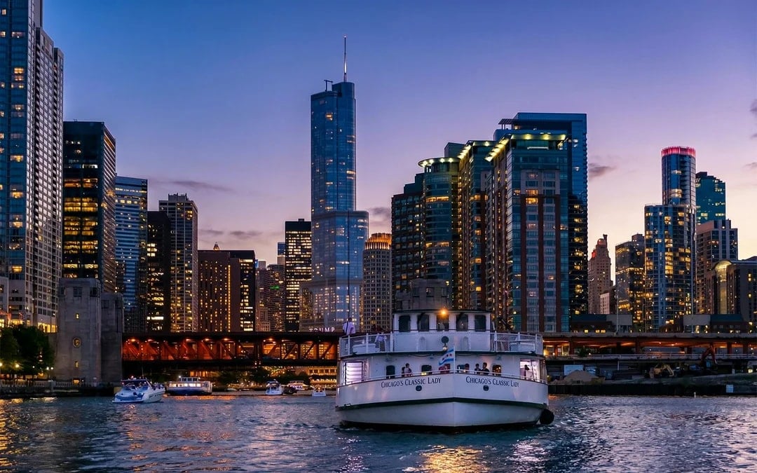 Chicago at Night: River & Lake Sightseeing Cruise by First Lady Image 1