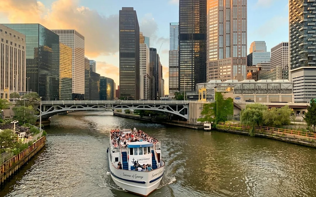 Chicago River Architecture Cruise Image 8