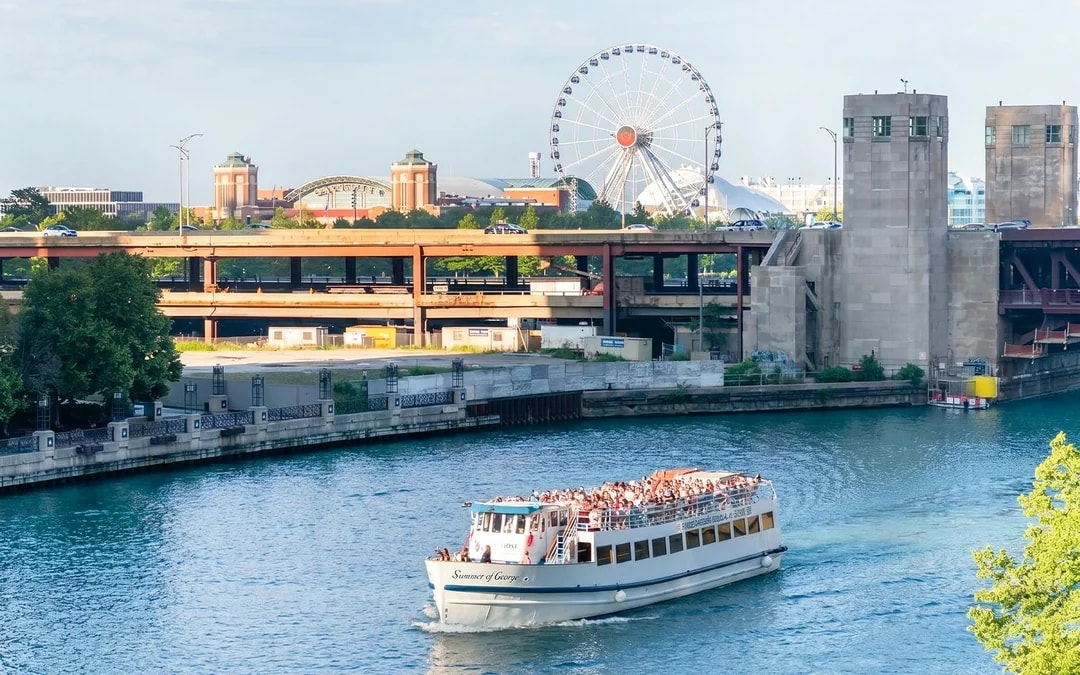 Chicago River Architecture Cruise Image 4