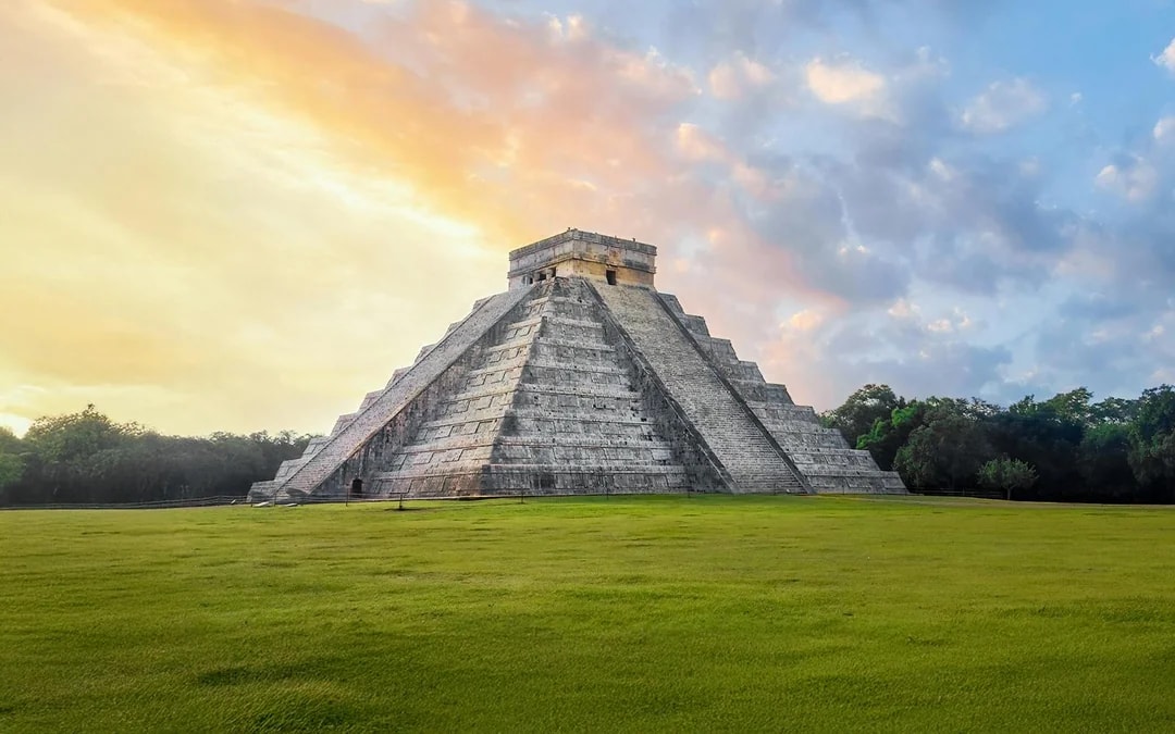 From Cancún: Chichén Itzá Early Access Guided Tour (Without Taxes) Image 1