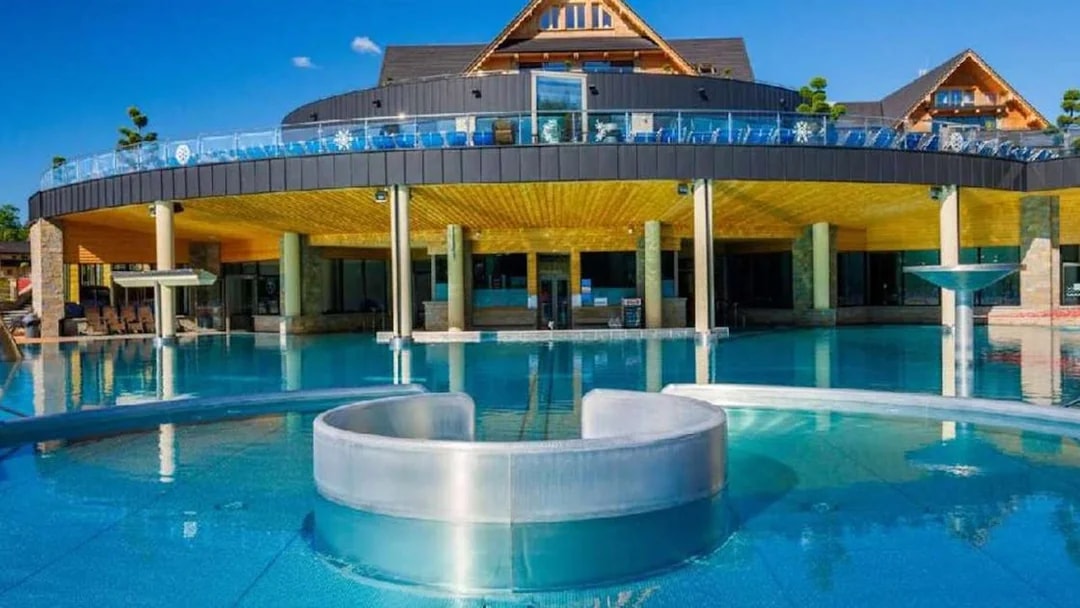 Chocholow Thermal Baths Saunarium with outdoor pool and modern architecture.