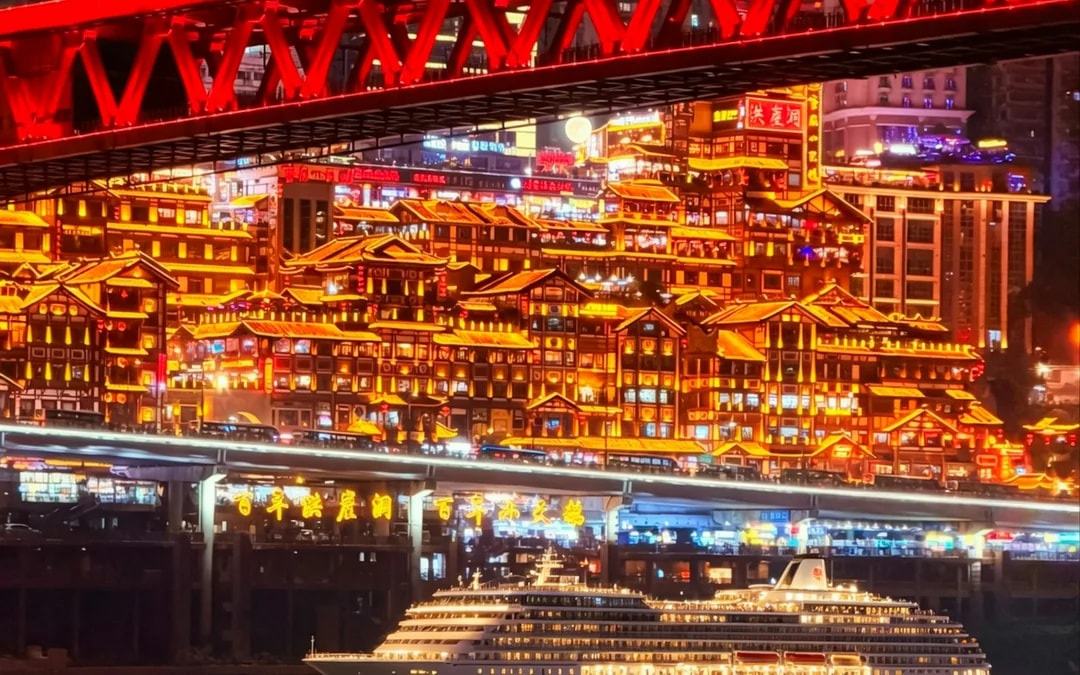 Chongqing Two-River Night Cruise with Door-to-Door Pick-up, Xiahaoli Old Street and Scenic Drive Image 6
