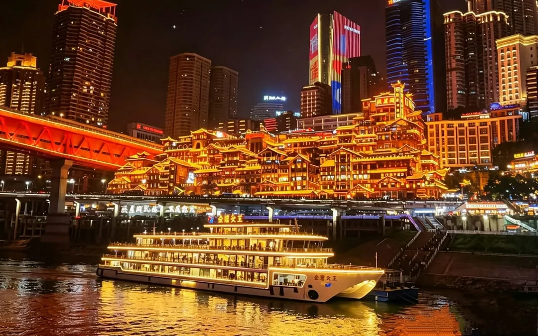 Chongqing Two-River Night Cruise with Door-to-Door Pick-up, Xiahaoli Old Street and Scenic Drive Image 10