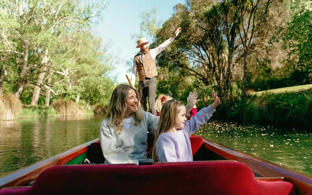 Christchurch: Avon River Guided Punting Cruise Image 2