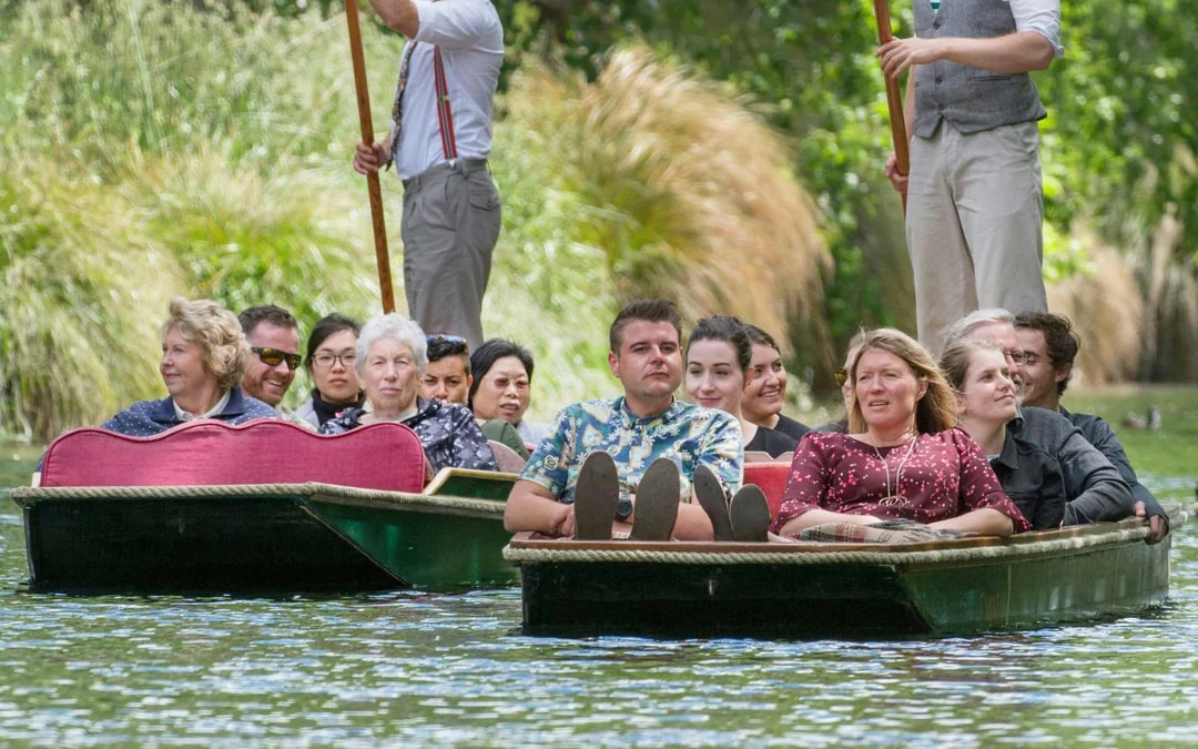 Christchurch: Avon River Guided Punting Cruise Image 9