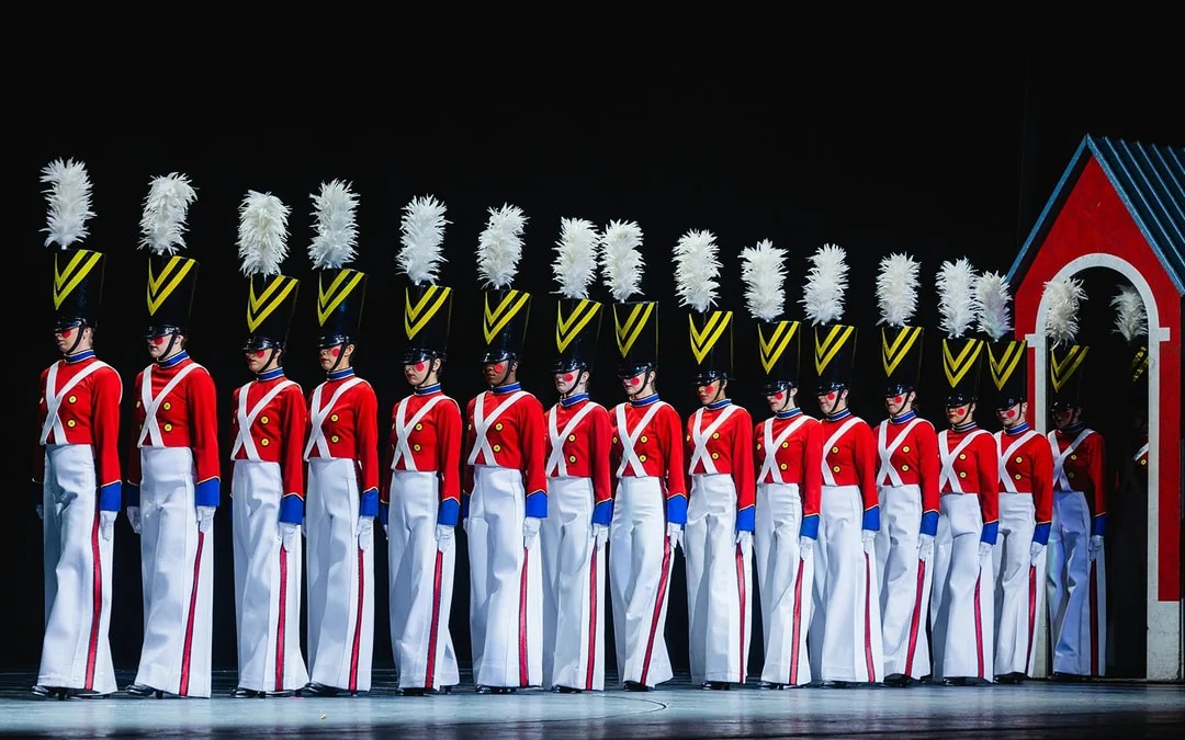 Christmas Spectacular Starring the Radio City Rockettes® Image 11