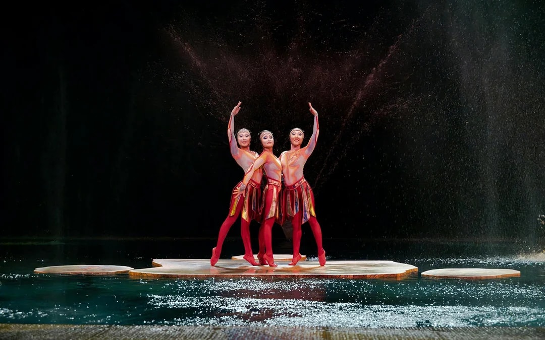 Cirque du Soleil 'O': Las Vegas Image 4
