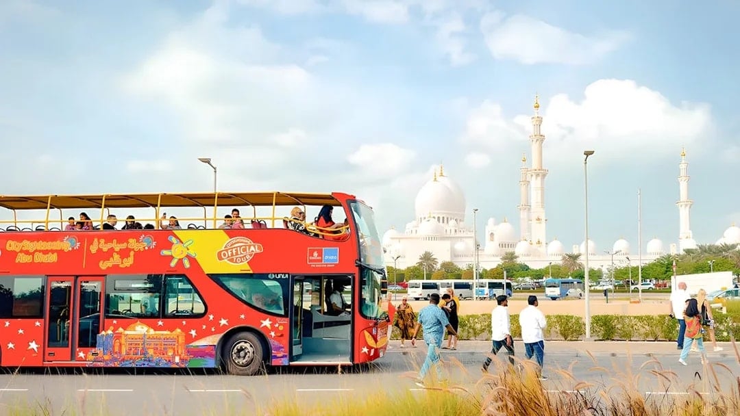 City Sightseeing: Abu Dhabi Hop-on Hop-off Bus Tour with Optional Attraction Tickets