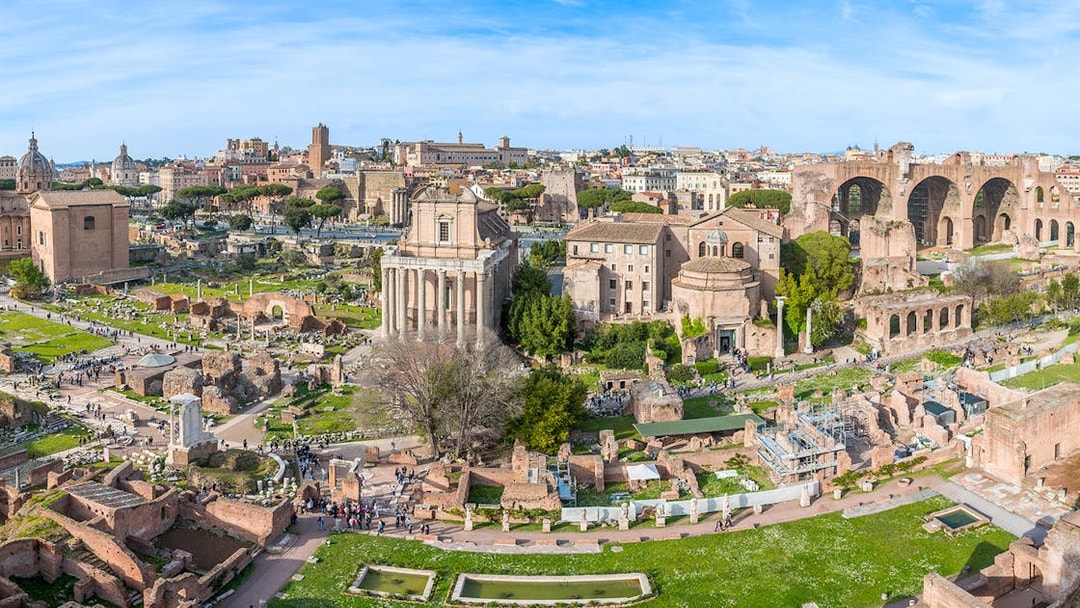 Roman Forum and Palatine Hill ruins in Rome, Italy, with ancient temples and arches.