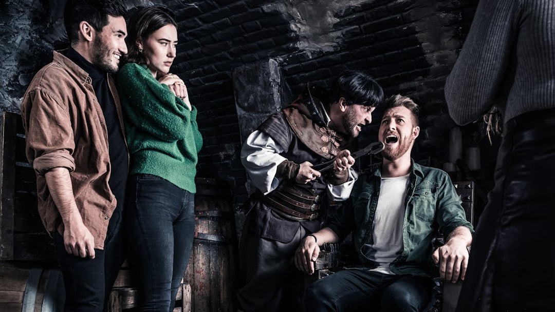 Visitors in a torture chamber scene at The Amsterdam Dungeon.