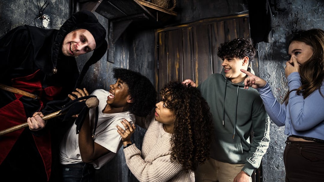 Visitors react to a costumed actor at the Amsterdam Dungeon.