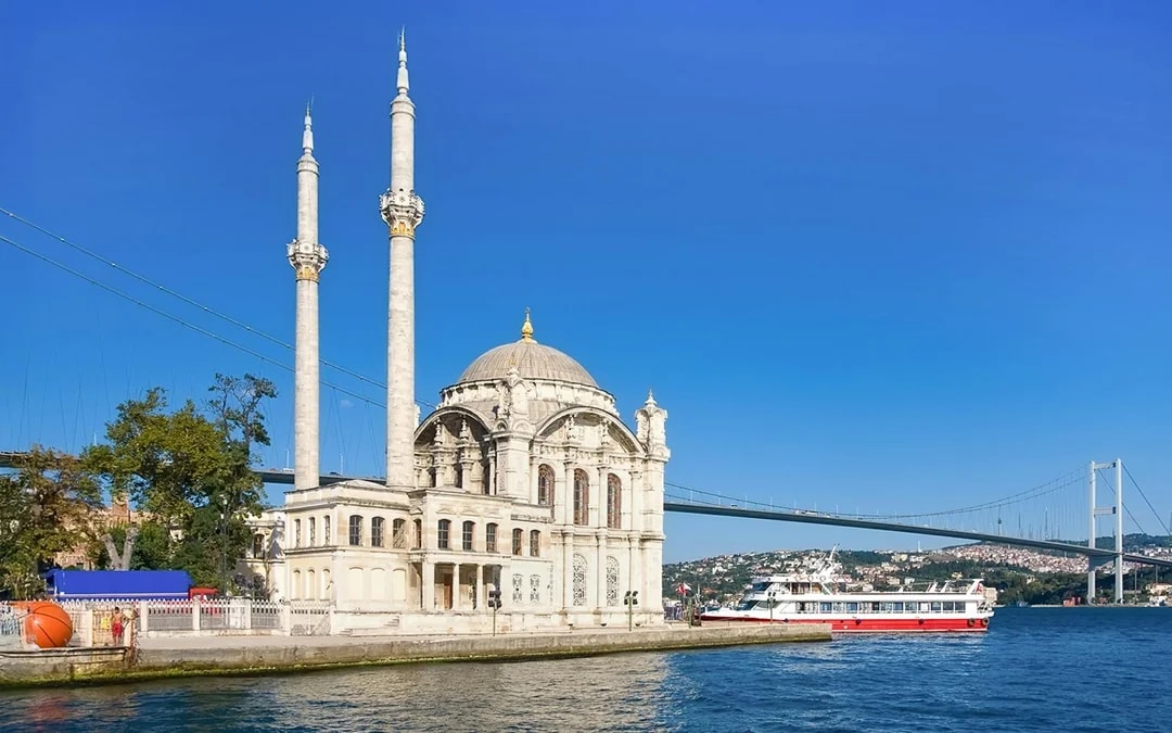 Combo: Blue Mosque, Hagia Sophia & Basilica Cistern Guided Tour + Bosphorus Cruise Image 12