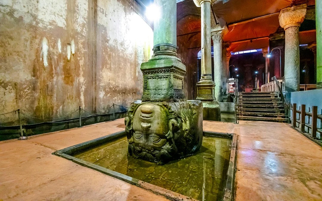 Combo: Blue Mosque, Hagia Sophia & Basilica Cistern Guided Tour + Bosphorus Cruise Image 8