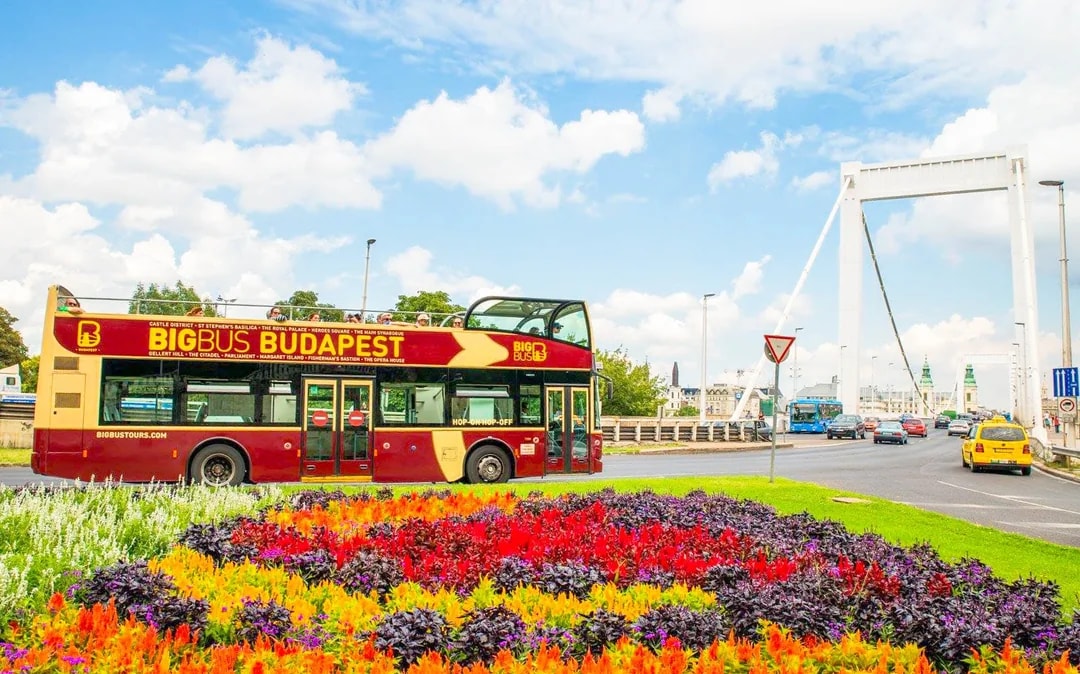Combo: Budapest Hop-On Hop-Off Bus Tour + Danube River Cruise Image 6
