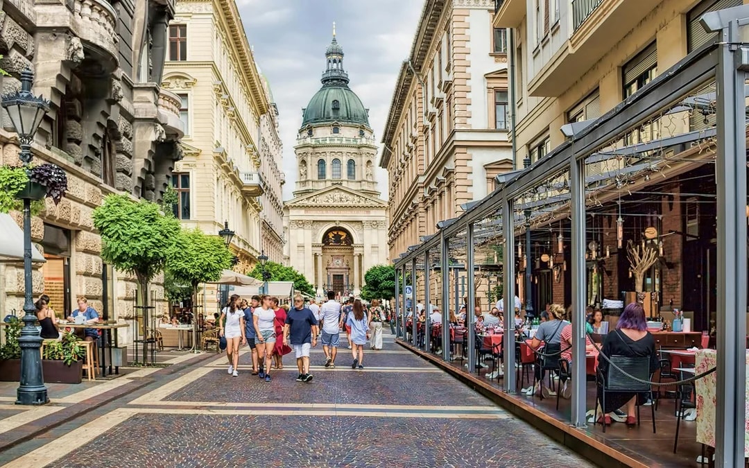 Combo: Budapest Hop-On Hop-Off Bus Tour + Danube River Cruise Image 8