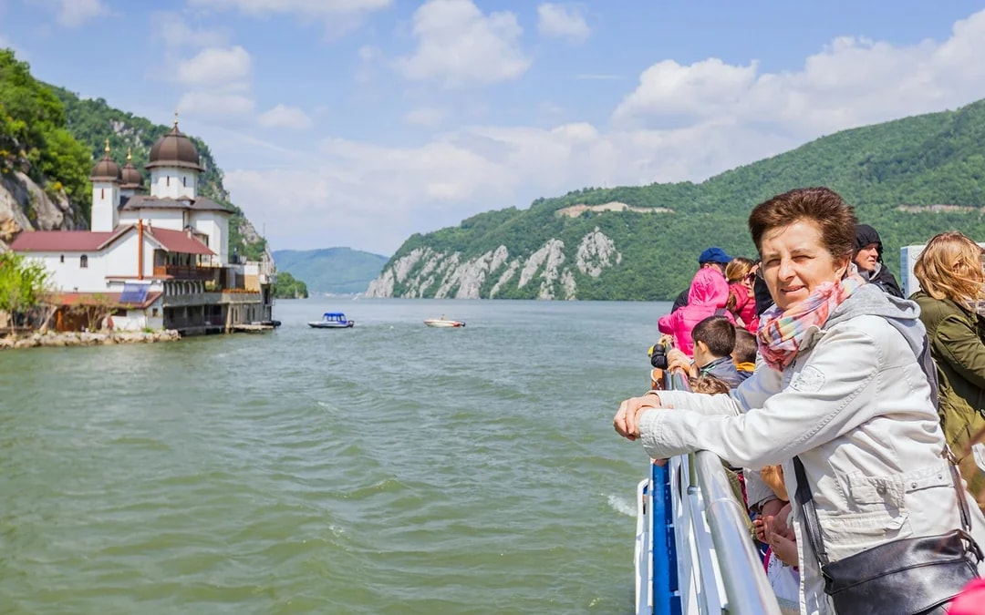 Combo: Budapest Hop-On Hop-Off Bus Tour + Danube River Cruise Image 9