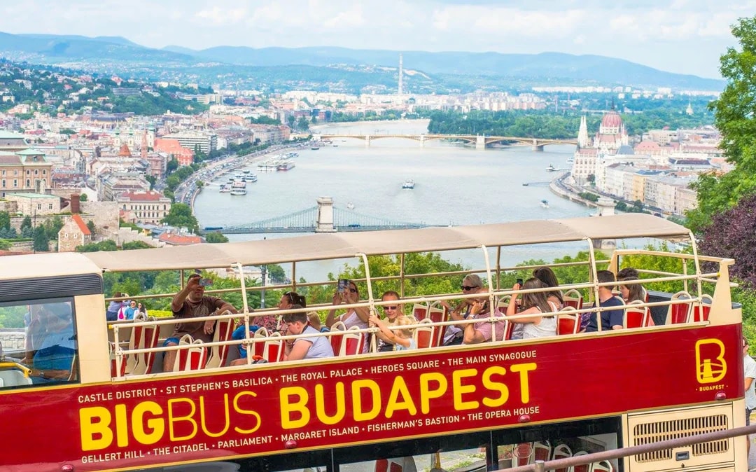 Combo: Budapest Hop-On Hop-Off Bus Tour + Danube River Cruise Image 3