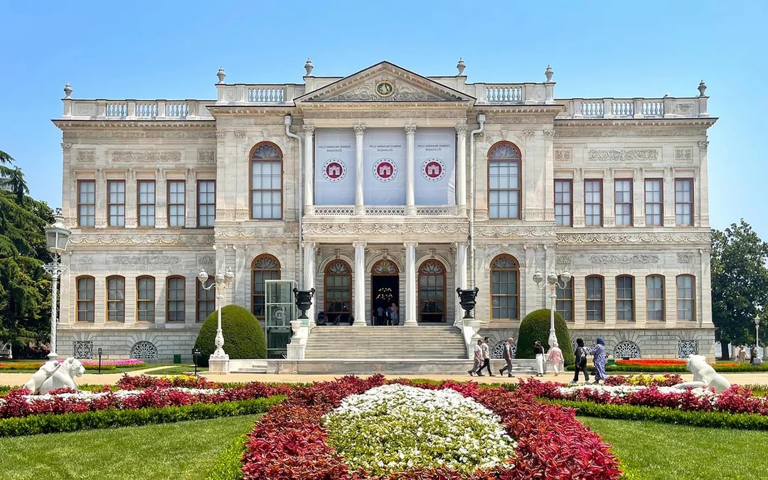 Combo: Dolmabahçe Palace + Basilica Cistern Skip-the-Line Tickets with Audio Guide Image 6
