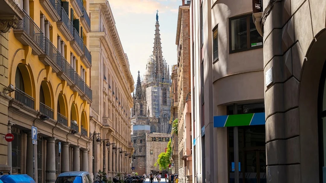 Walking tour in El Born, Barcelona, with view of the Cathedral of Barcelona.